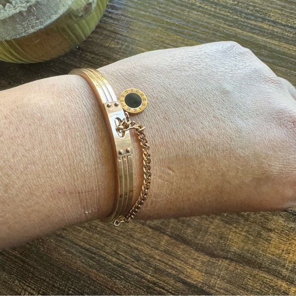 Elegant Bronze Plated Bangle Bracelet - Picture 5 of 5